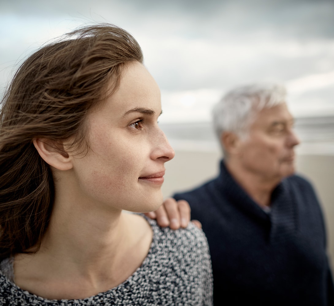 photo woman father beach